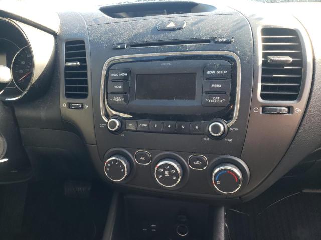 Photo 9 from auction – 2017 KIA FORTE LX with VIN 3KPFK4A7XHE161000