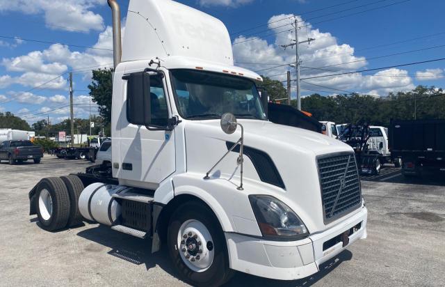 VOLVO VN VNL 2010 with VIN 4V4N19TG5AN289658 - Photo from auction