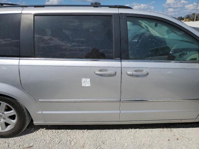 Photo 9 from auction – 2010 CHRYSLER TOWN & COU with VIN 2A4RR5D12AR136175