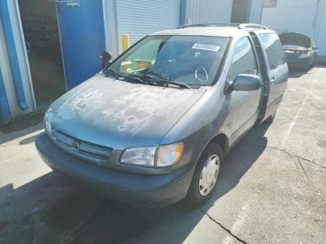 Photo 2 from auction – 2000 TOYOTA SIENNA with VIN 4T3ZF13C2YU250803