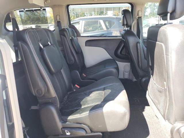 Photo 6 from auction – 2016 CHRYSLER TOWN & COU with VIN 2C4RC1BG2GR191533