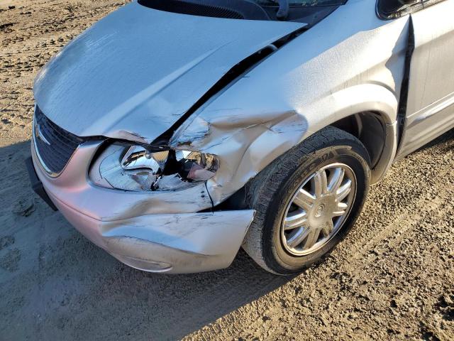 Photo 9 from auction – 2004 CHRYSLER TOWN & COU with VIN 2C4GP54L04R571186