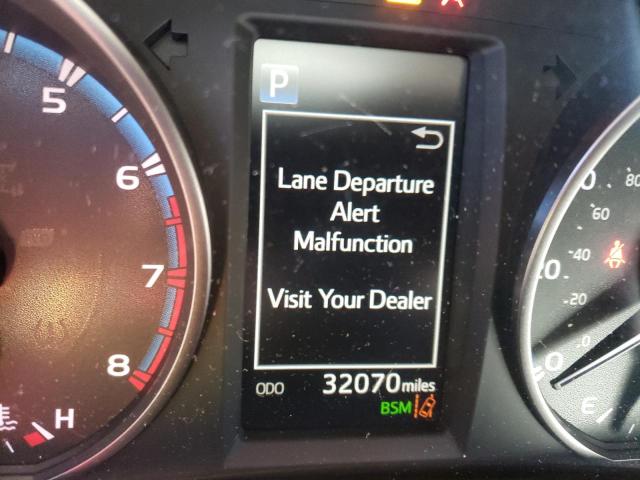 Photo 8 from auction – 2017 TOYOTA RAV4 XLE with VIN 2T3RFREV9HW683483