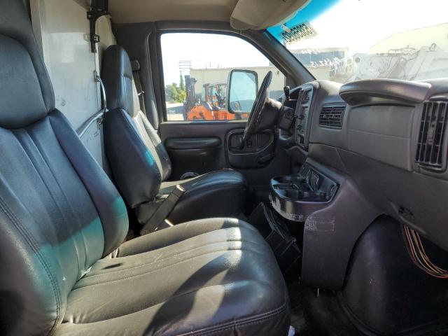 Photo 5 from auction – 2002 GMC SAVANA CUT with VIN 1GDJG31R921235858