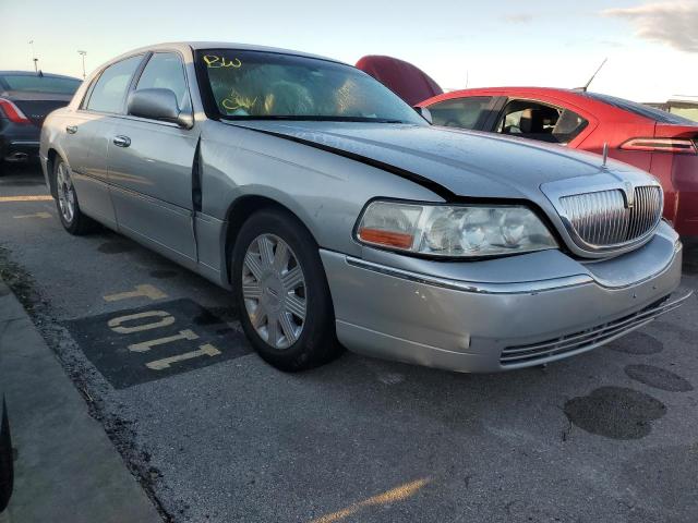 LINCOLN TOWN CAR U 2004 with VIN 1LNHM83W14Y634555 - Photo from auction