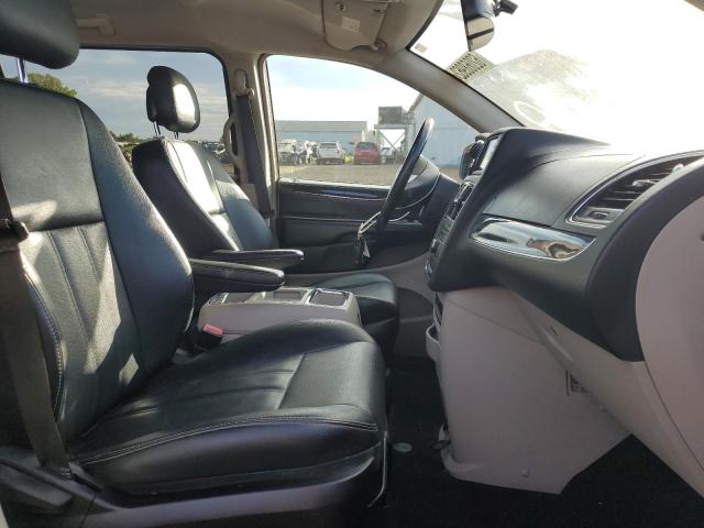 Photo 5 from auction – 2016 CHRYSLER TOWN & COU with VIN 2C4RC1BG1GR158054