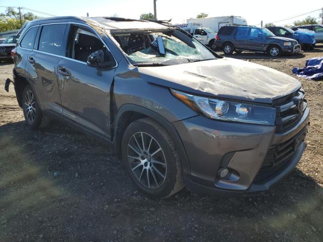 TOYOTA HIGHLANDER 2017 مع رقم تعريف المركبة 5TDJZRFH3HS472245 - صورة من المزاد