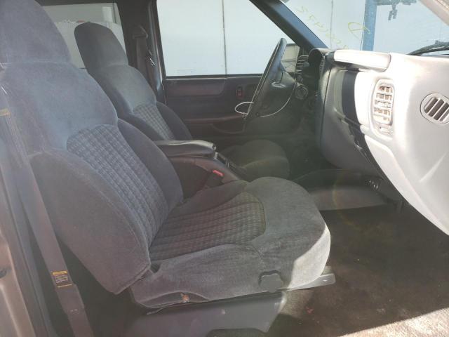 Photo 5 from auction – 1999 CHEVROLET BLAZER with VIN 1GNDT13W8X2136641