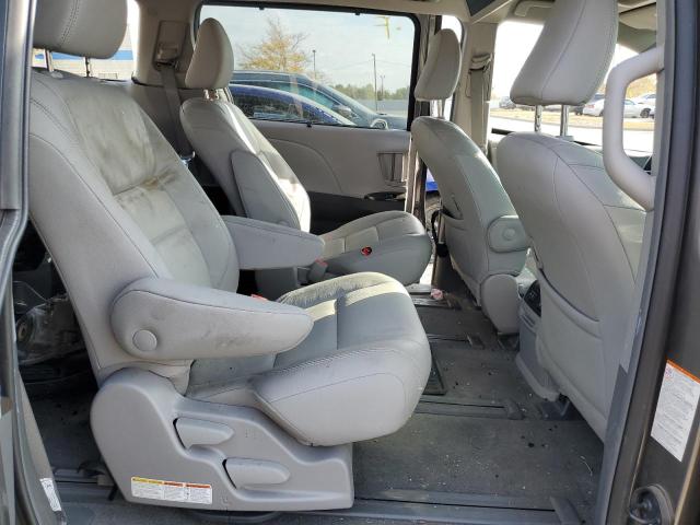 Photo 6 from auction – 2018 TOYOTA SIENNA XLE with VIN 5TDDZ3DC9JS196693
