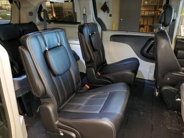 Photo 6 from auction – 2016 CHRYSLER TOWN & COU with VIN 2C4RC1BG0GR305593