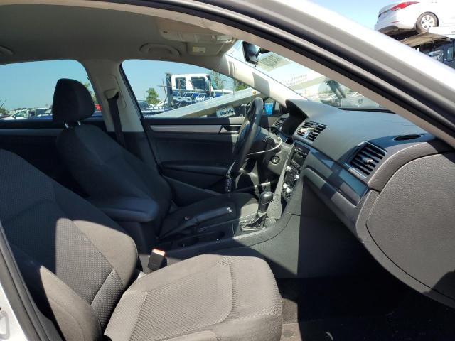 Photo 5 from auction – 2012 VOLKSWAGEN PASSAT S with VIN 1VWAP7A37CC063923