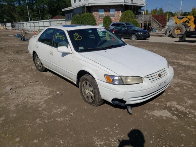 TOYOTA CAMRY CE 1998 with VIN 4T1BF28K0WU065453 - Photo from auction