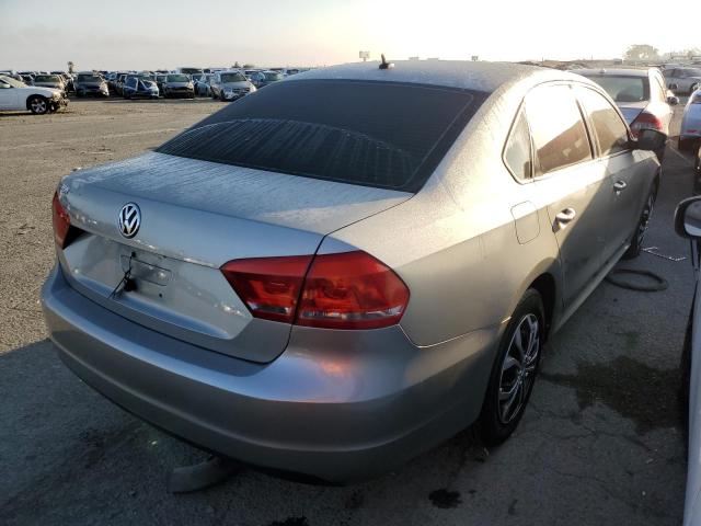 Photo 4 from auction – 2014 VOLKSWAGEN PASSAT S with VIN 1VWAP7A33EC004127