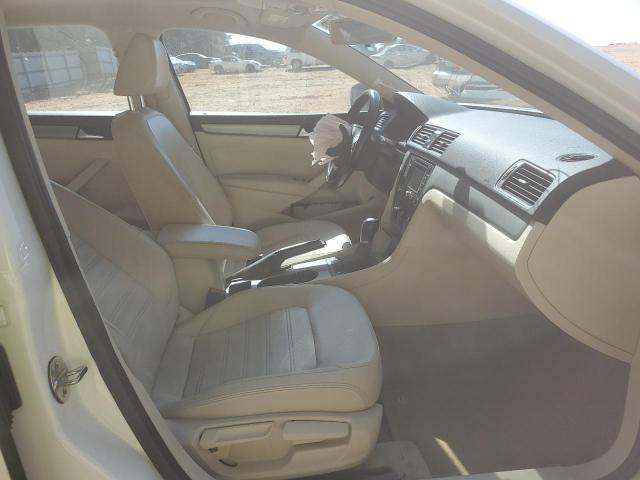 Photo 5 from auction – 2015 VOLKSWAGEN PASSAT SE with VIN 1VWBS7A37FC023042