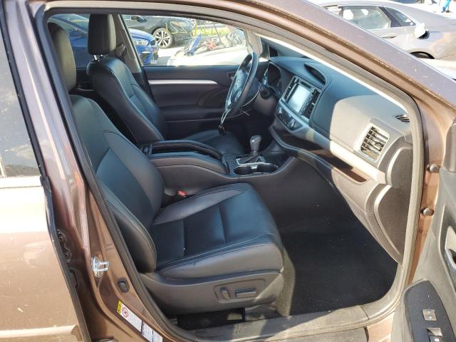 Photo 5 from auction – 2017 TOYOTA HIGHLANDER with VIN 5TDJZRFH2HS373075