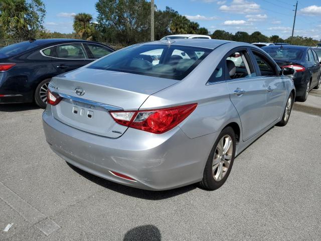 Photo 4 from auction – 2013 HYUNDAI SONATA SE with VIN 5NPEC4AC4DH518506