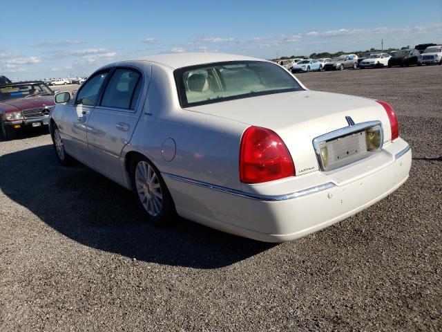 Photo 3 from auction – 2004 LINCOLN TOWN CAR E with VIN 1LNHM81W94Y654359