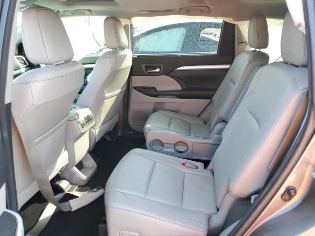 Photo 6 from auction – 2018 TOYOTA HIGHLANDER with VIN 5TDKZRFH7JS540654