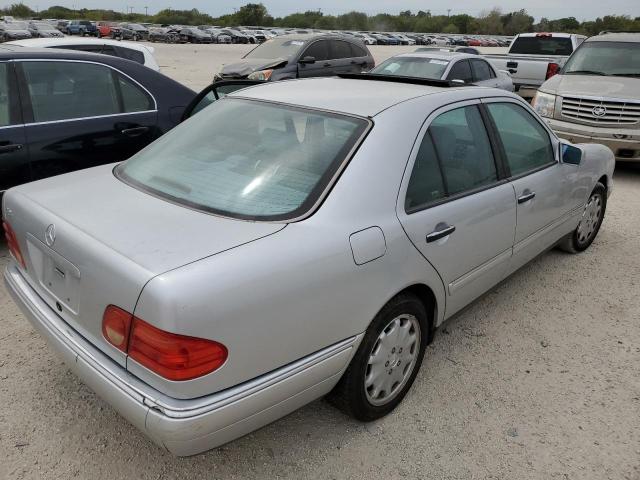 Photo 4 from auction – 1999 MERCEDES-BENZ E 320 with VIN WDBJF65H7XA937306