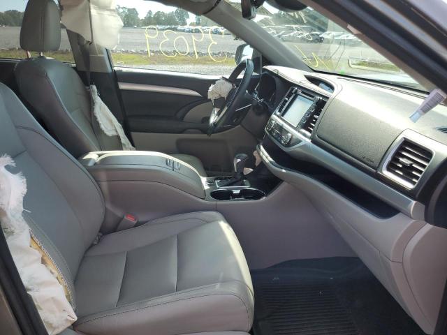 Photo 5 from auction – 2017 TOYOTA HIGHLANDER with VIN 5TDKZRFH0HS513838
