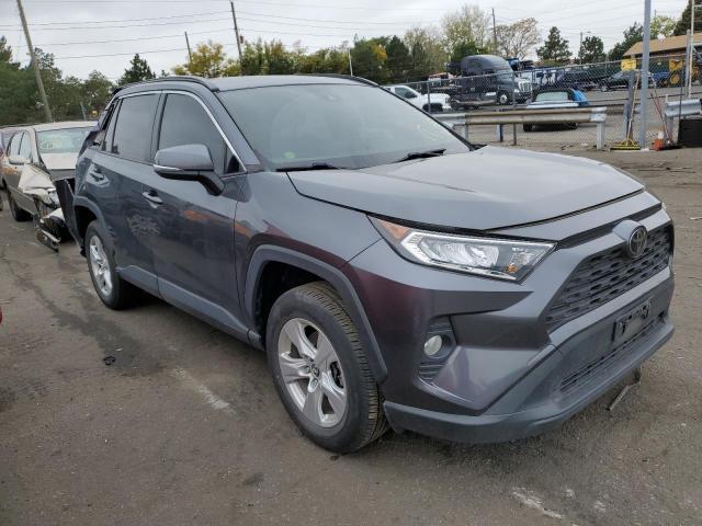 TOYOTA RAV4 XLE 2019 with VIN JTMP1RFV1KD029425 - Photo from auction
