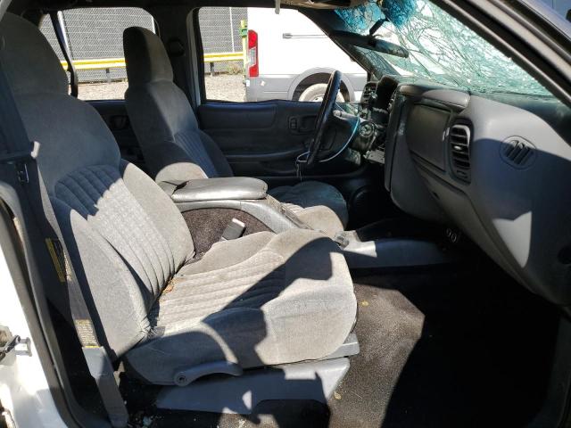 Photo 5 from auction – 2002 CHEVROLET BLAZER with VIN 1GNDT13W82K177134