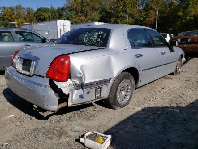 Photo 4 from auction – 2001 LINCOLN TOWN CAR C with VIN 1LNHM83W41Y626381