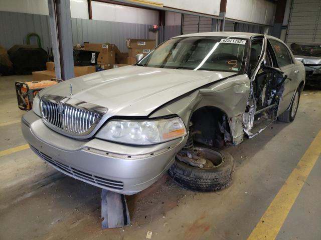 Zdjęcie 9 z aukcji – 2003 LINCOLN TOWN CAR E z VIN 1LNHM81W63Y670002