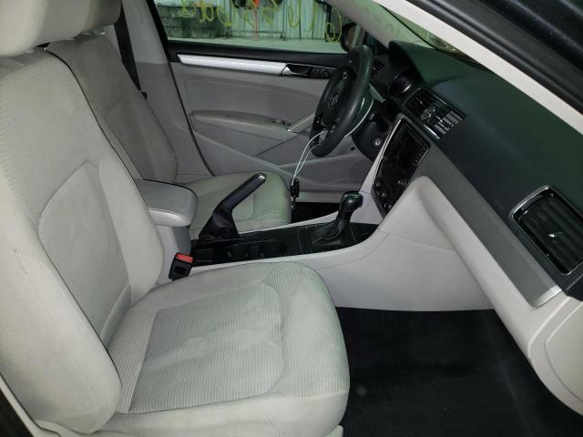 Photo 5 from auction – 2017 VOLKSWAGEN PASSAT S with VIN 1VWAT7A31HC018317