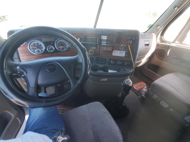 Photo 9 from auction – 2016 FREIGHTLINER CASCADIA 1 with VIN 3AKJGLD56GSGU0990