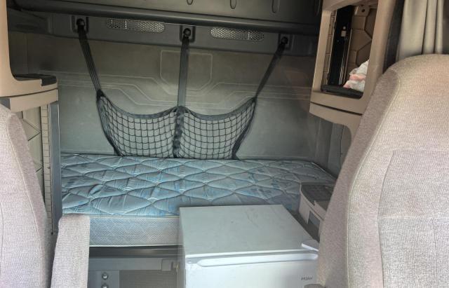 Photo 6 from auction – 2015 FREIGHTLINER CASCADIA 1 with VIN 3AKJGLD59FSGB5897