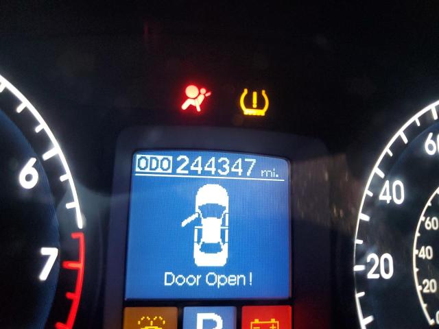 Photo 8 from auction – 2011 HYUNDAI GENESIS 4. with VIN KMHGC4DF3BU141857