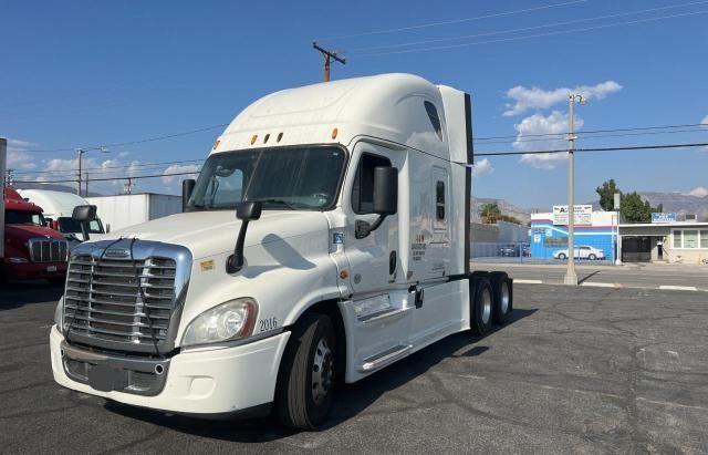 Photo 2 from auction – 2015 FREIGHTLINER CASCADIA 1 with VIN 3AKJGLD59FSGB5897