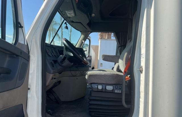 Photo 9 from auction – 2015 FREIGHTLINER CASCADIA 1 with VIN 3AKJGLD59FSGB5897