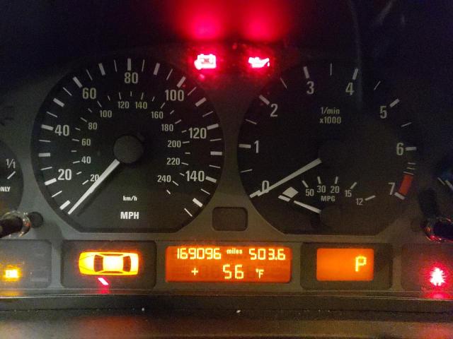 Photo 8 from auction – 2005 BMW 325 I with VIN WBAEV33495KX11907
