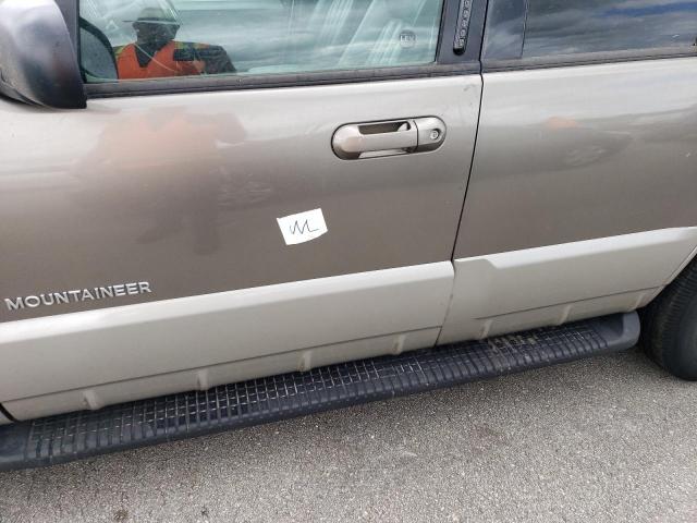 Photo 9 from auction – 2002 MERCURY MOUNTAINEE with VIN 4M2ZU86W52ZJ16244