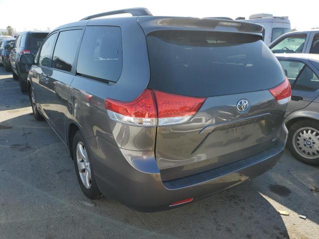 Foto 3 de la subasta – 2013 TOYOTA SIENNA LE con VIN 5TDKK3DC8DS313891
