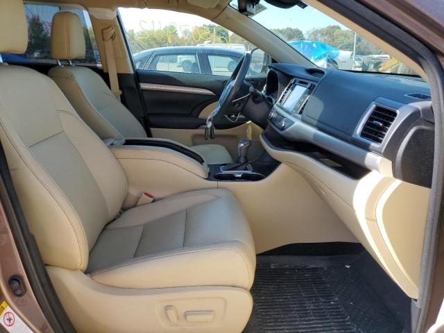 Фото 5 с аукциона – 2018 TOYOTA HIGHLANDER с VIN 5TDJZRFH3JS828022