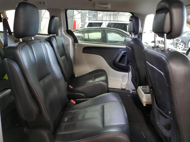 Photo 6 from auction – 2016 CHRYSLER TOWN & COU with VIN 2C4RC1BG8GR214135