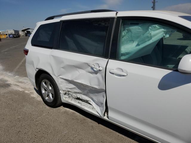 Photo 9 from auction – 2017 TOYOTA SIENNA LE with VIN 5TDKZ3DC9HS824351