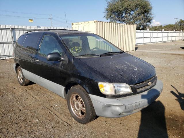 TOYOTA SIENNA LE 2000 with VIN 4T3ZF13C8YU181583 - Photo from auction