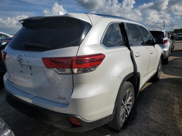 Photo 4 from auction – 2019 TOYOTA HIGHLANDER with VIN 5TDKZRFH4KS562158