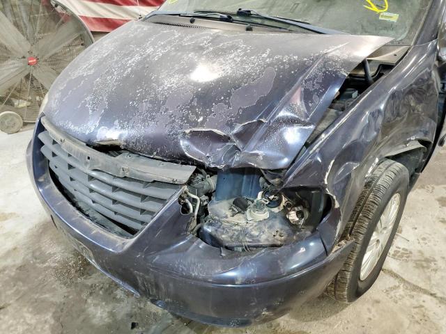 Photo 9 from auction – 2005 CHRYSLER TOWN & COU with VIN 2C4GP44R85R530613
