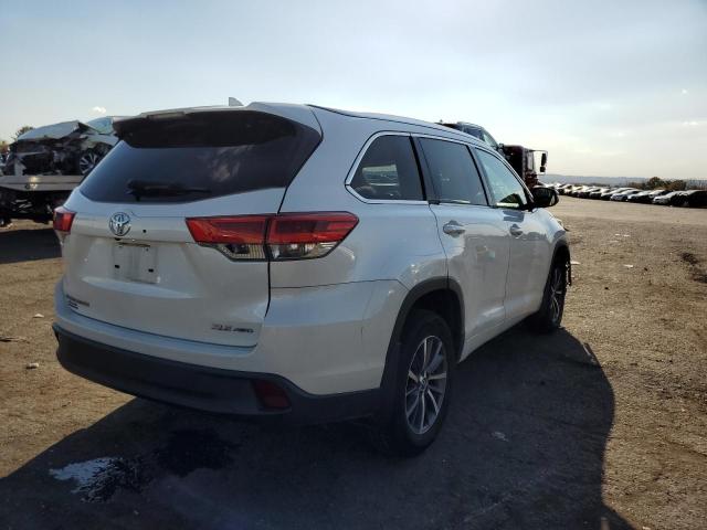Photo 4 from auction – 2017 TOYOTA HIGHLANDER with VIN 5TDJZRFH4HS450688