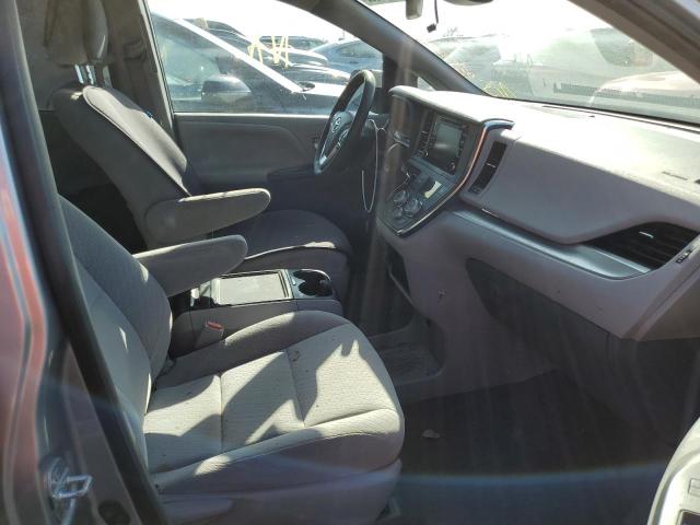 Photo 5 from auction – 2018 TOYOTA SIENNA LE with VIN 5TDKZ3DC2JS938505