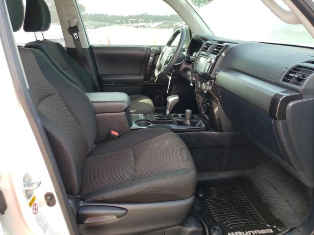 Photo 5 from auction – 2019 TOYOTA 4RUNNER SR with VIN JTEBU5JR2K5655673