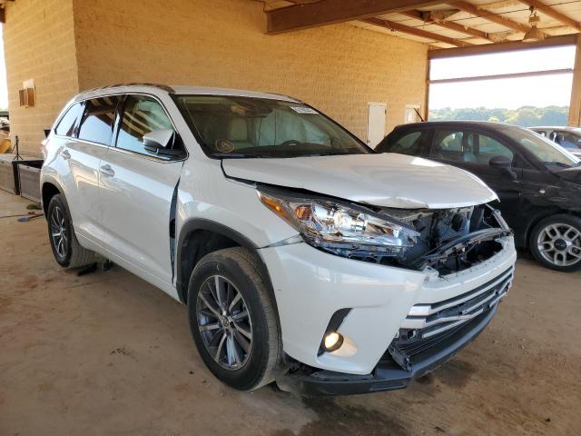 TOYOTA HIGHLANDER 2018 z numerem VIN 5TDKZRFH8JS542655 - Zdjęcie z aukcji