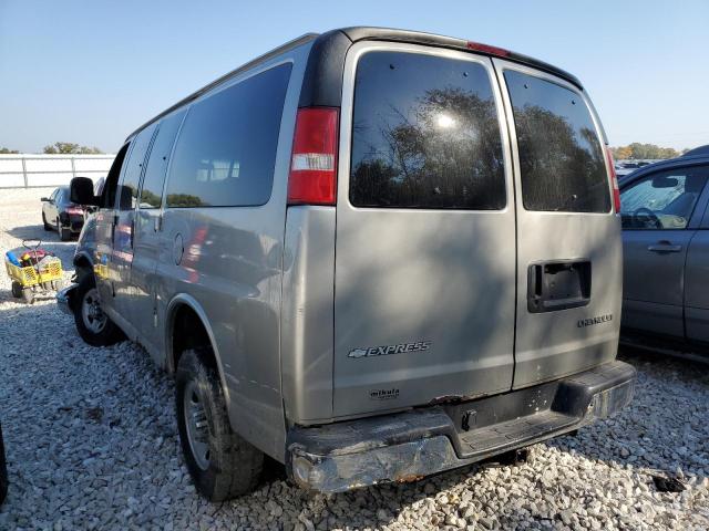 Photo 3 from auction – 2003 CHEVROLET EXPRESS G2 with VIN 1GAGG25U031131650