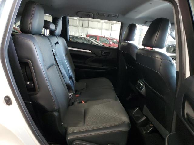 Photo 6 from auction – 2018 TOYOTA HIGHLANDER with VIN 5TDBZRFH6JS494041