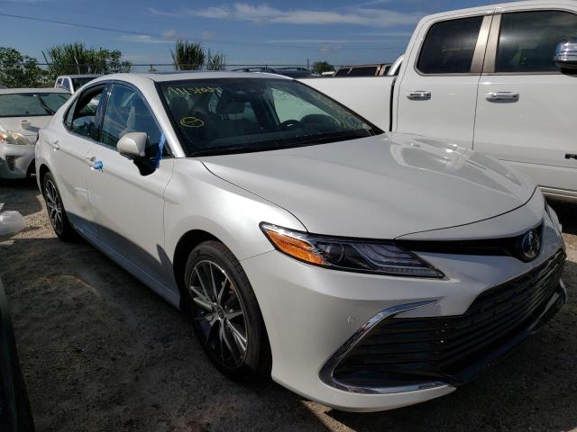 TOYOTA CAMRY XLE 2022 with VIN 4T1F31AK3NU572652 - Photo from auction